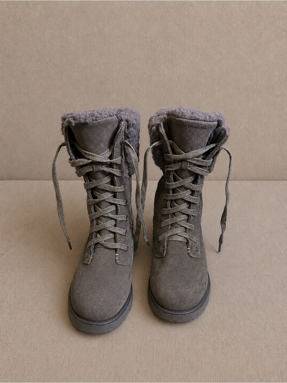 BEARPAW Kylie Suede Youth  Boots size 1